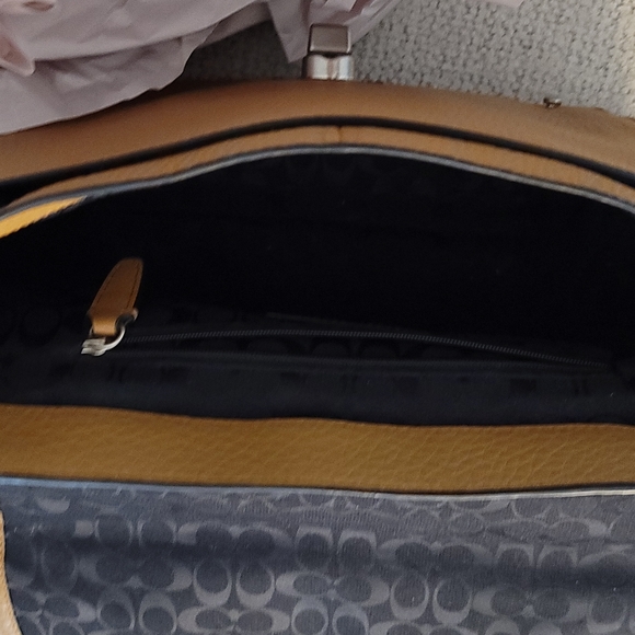 Coach Tan Leather Crossbody Bag - Picture 4 of 9